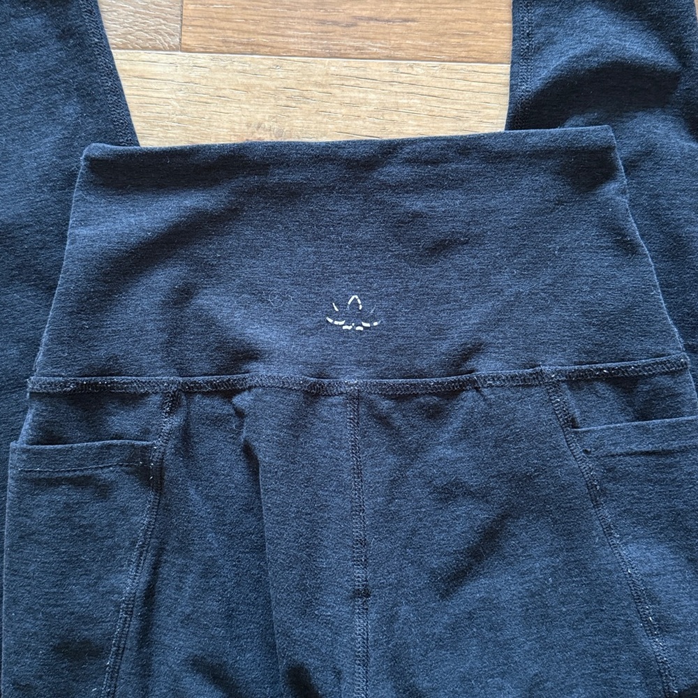 beyond yoga pocket midi legging - Picture 5 of 5